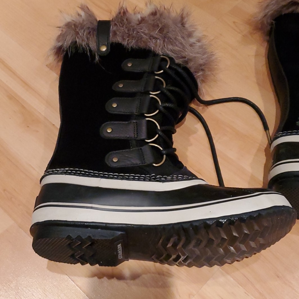 Boots - Picture 3 of 4